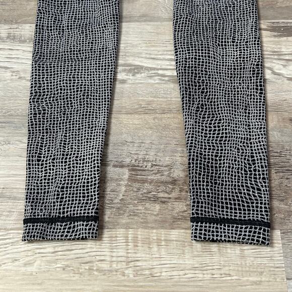 Lululemon Wunder Under Leggings Size 4 Black White Mini Pop Stripe Hi-Rise 7/8 - Picture 4 of 7